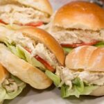 Sándwich de pollo desmenuzado con palta y lechuga receta peruana