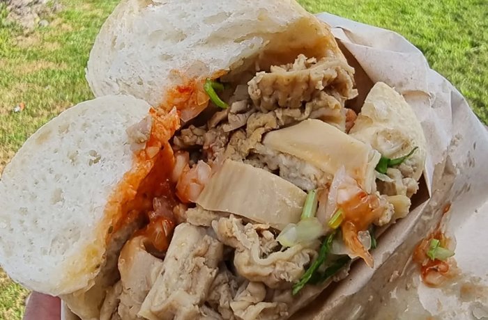 Sándwich de potito chileno en marraqueta receta callejera