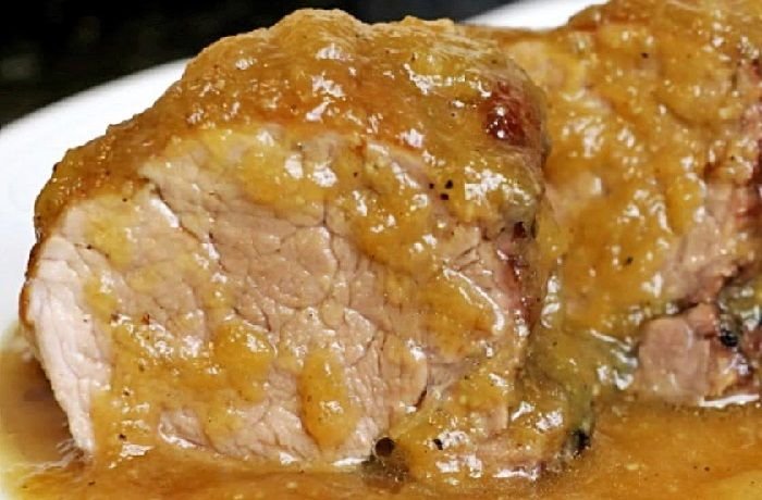 Medallones de solomillo de cerdo en salsa española con verduras