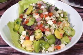Solterito de queso con habas, choclo y aceitunas receta peruana