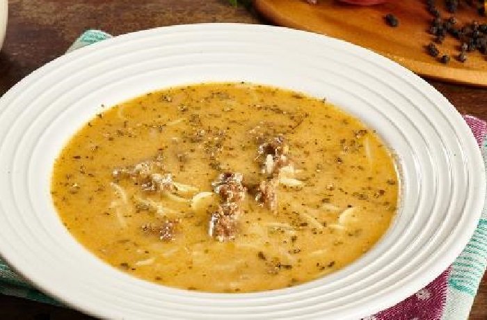 Sopa a la minuta con carne molida y cabello de ángel receta peruana