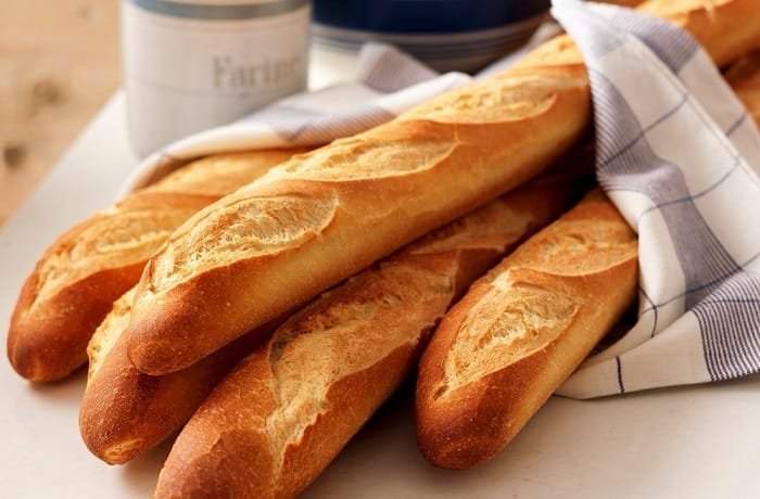 Baguette francesa casera dorada y crujiente receta de Francia