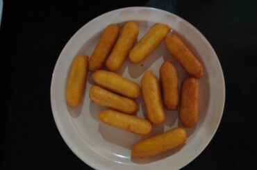 Bollos de harina de maíz rellenos de queso receta dominicana casera