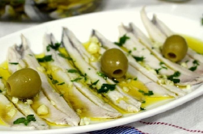 ¿Cómo hacer boquerones en vinagre? Receta de la tapa andaluza