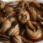 Cabrillas en salsa de tomate con perejil receta andaluza de caracoles
