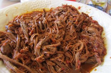 Carne mechada chilena casera en su salsa receta tradicional