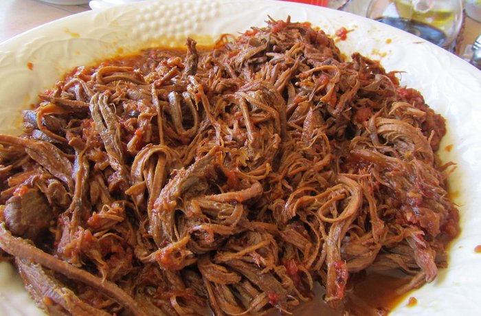 Carne mechada chilena casera en su salsa receta tradicional