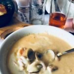 Cazuela de mariscos colombiana con leche de coco receta del Caribe
