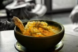 Cazuela de pollo chilena casera con zapallo y choclo receta tradicional