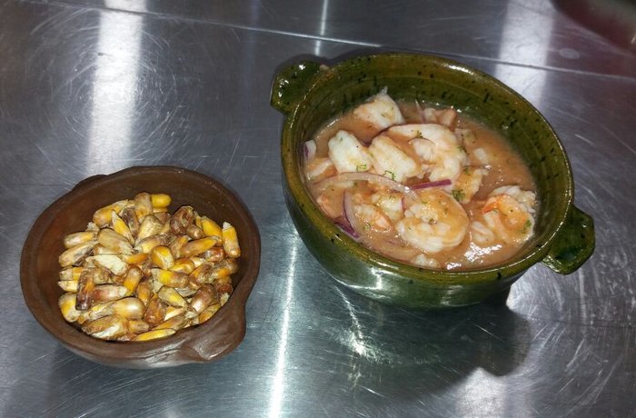 Ceviche de camarón ecuatoriano con chifles y canguil receta casera