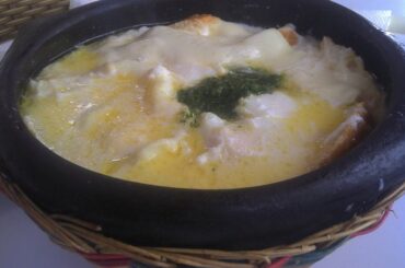 Changua bogotana con huevo pochado y calado receta casera colombiana