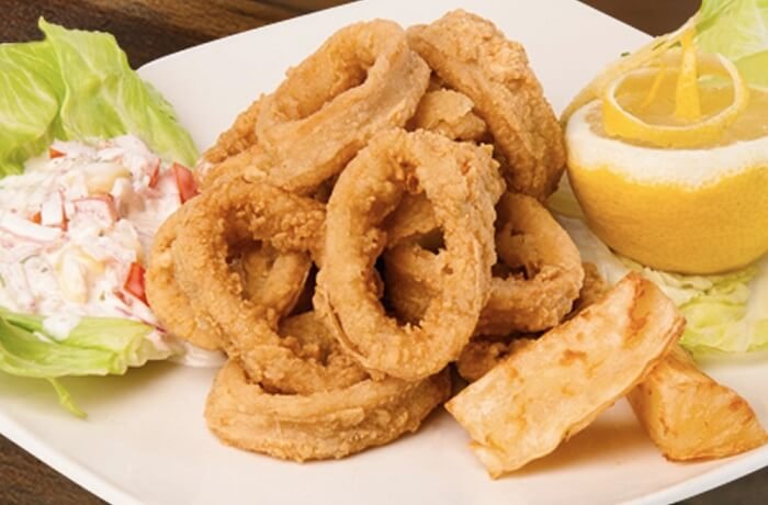 Chicharrón de calamar crocante con limón receta peruana