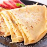 Crepas dulces caseras dobladas con fruta receta casera