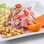 Ceviche de pescado plato emblema del Día de la Cocina Peruana