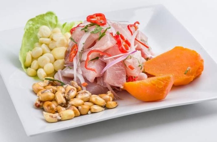 Ceviche de pescado plato emblema del Día de la Cocina Peruana