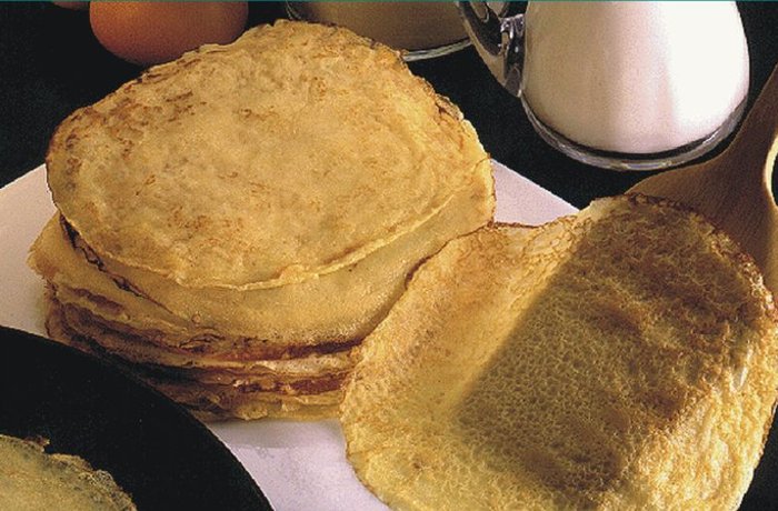Frilloas uruguayas caseras con azúcar y dulce de leche
