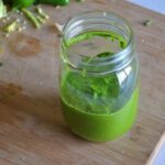 Guasacaca venezolana casera salsa de aguacate con cilantro y ají dulce