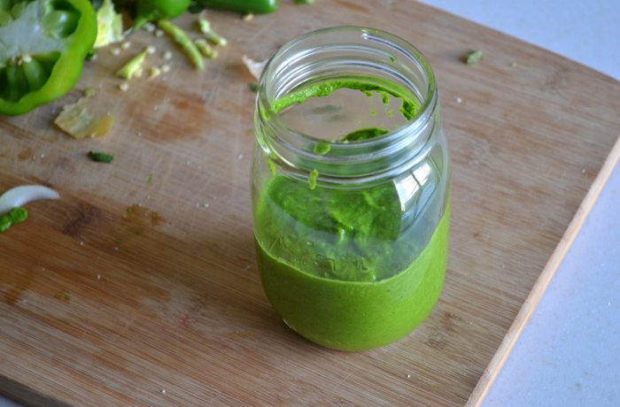 Guasacaca venezolana casera salsa de aguacate con cilantro y ají dulce