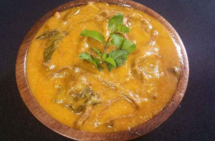 Indio viejo nicaragüense con carne deshebrada, masa de maíz y naranja agria