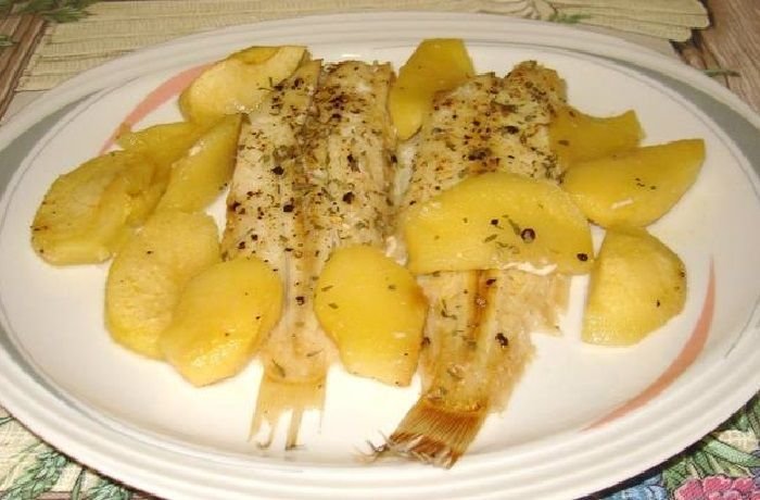 Lenguado a la sidra con manzanas y patatas al horno receta asturiana