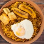 Majadito de charque boliviano con huevo frito plátano y yuca receta casera