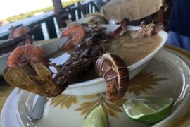 Mariscada salvadoreña cremosa con camarones y cangrejo receta casera