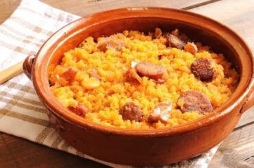 Migas del pastor con chorizo panceta y huevo frito en cazuela de barro receta española