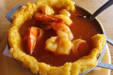 Mofongo dominicano y puertorriqueño con chicharrón y caldo receta casera