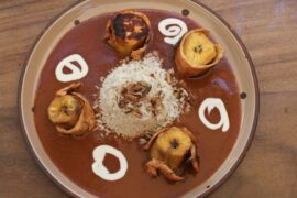 Mole guatemalteco de plátano maduro con chocolate y ajonjolí receta casera