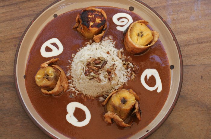 Mole guatemalteco de plátano maduro con chocolate y ajonjolí receta casera
