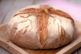 Pan de Altamura italiano de sémola con masa madre receta de Puglia