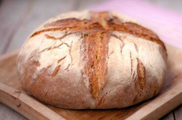 Pan de Altamura italiano de sémola con masa madre receta de Puglia