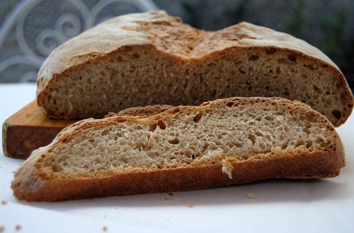 Pan de cebada y limón rústico con masa madre receta casera