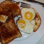 Pan francés mexicano con miel y azúcar glas para el desayuno