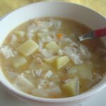 Pantrucas chilenas caseras en caldo de carne con huevo receta tradicional