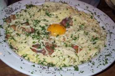 Pasta carbonara auténtica italiana con guanciale y pecorino receta casera