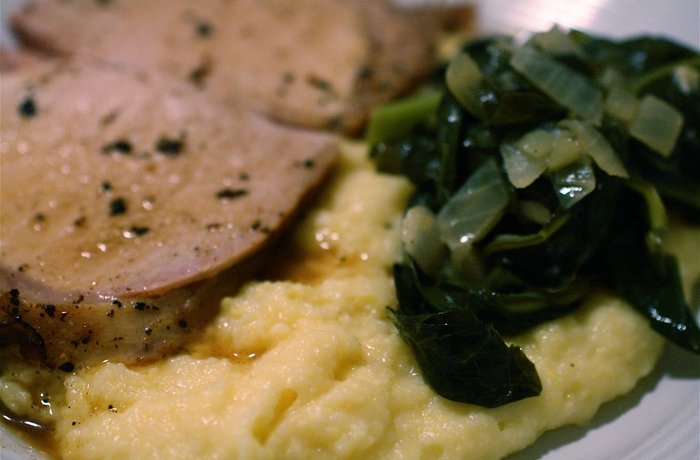 Polenta casera con salsa de carne receta de Argentina Uruguay y Paraguay