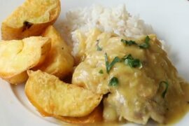 Pollo a la mostaza a la olla con papas amarillas doradas receta peruana