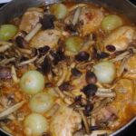 Pollo encebollado guatemalteco guisado con cebolla y tomate receta casera