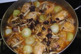 Pollo encebollado guatemalteco guisado con cebolla y tomate receta casera