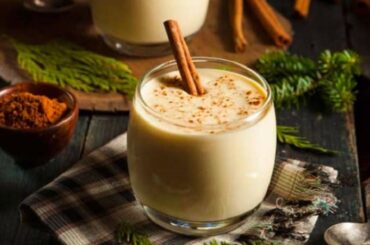 Ponche de habas caliente en taza receta peruana