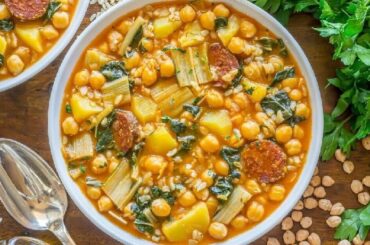Potaje de acelgas y garbanzos con morcilla y patatas receta casera española