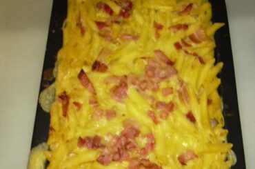 Salsa caruso uruguaya con capeletis, jamón y champiñones