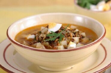 Sopa de picadillo con carne picada, verduras y fideos receta española