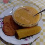Sopa de queso nicaragüense con bolitas de maíz y queso de Cuaresma