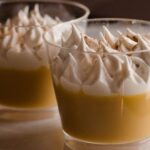 Suspiro limeño en copa con manjar blanco y merengue al oporto receta peruana
