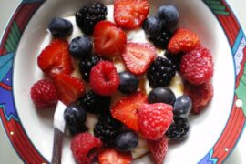 Yogur griego casero espeso en bol receta casera colada