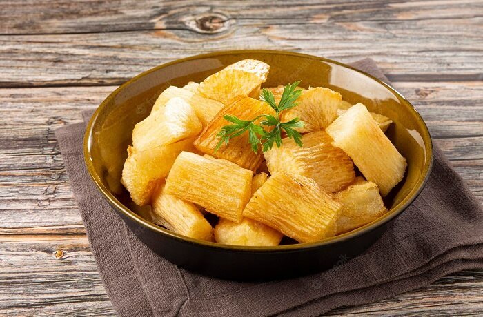 Yuca frita crocante en bastones receta peruana