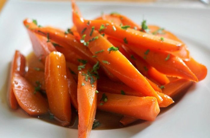 Zanahorias glaseadas en bastones con mantequilla y hierbas receta casera